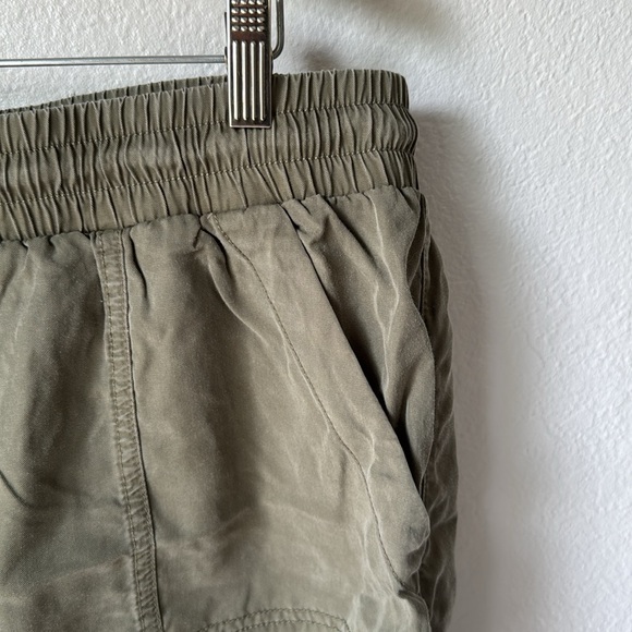 Universal‎ Thread Olive Shorts - Picture 2 of 5
